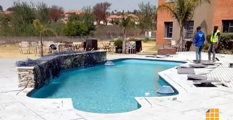 Bullnose pool coping around a new swimming pool